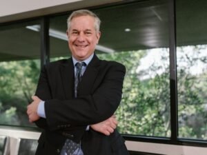 Expansao via Master Franquia no Brasil Desafios de Governanca com Parceiros Locais